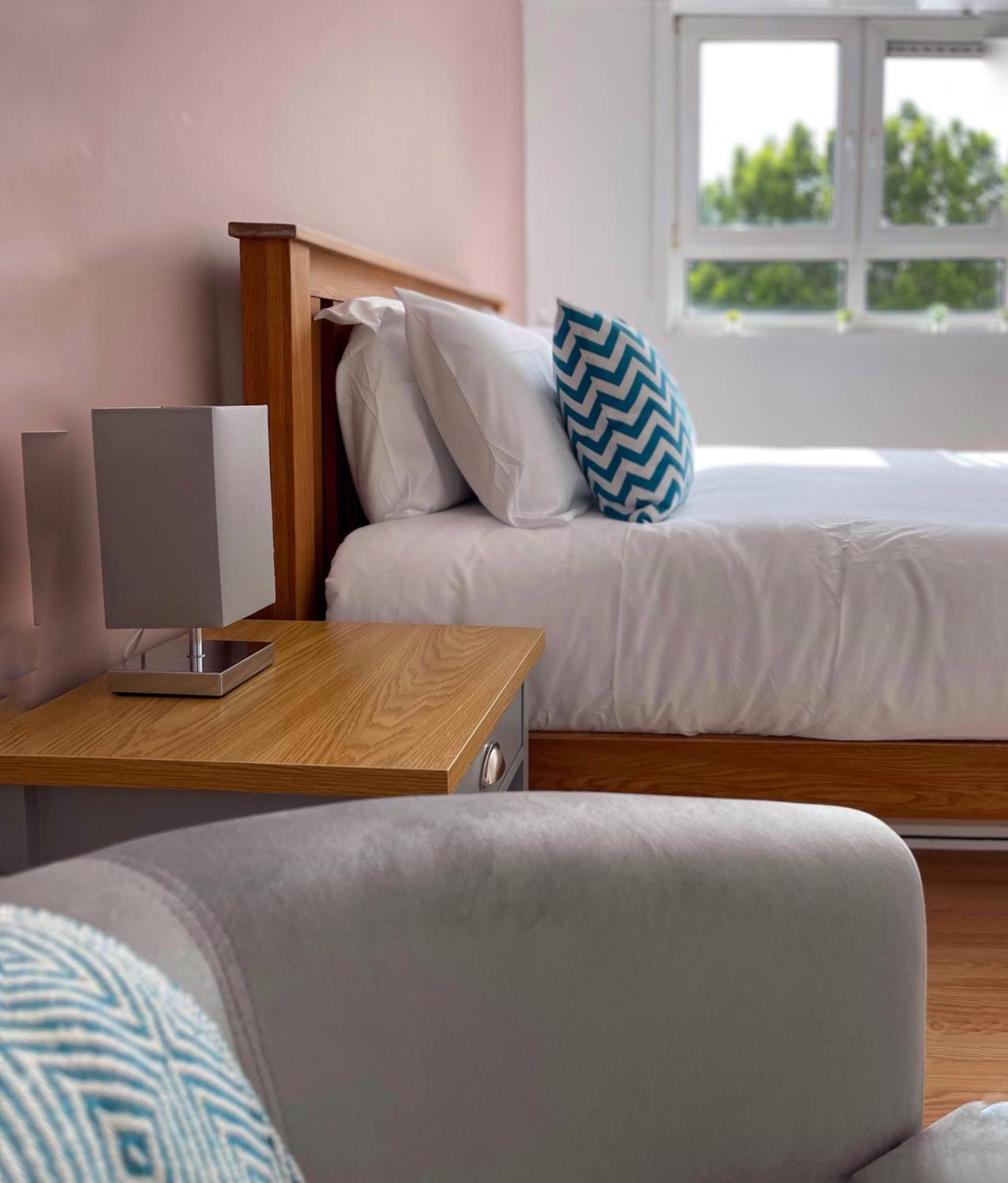 Ethan's Place In Mile End - 2 Double Beds, 1 Bunk Bed, Max 6, Spacious, Ideal For Families * London