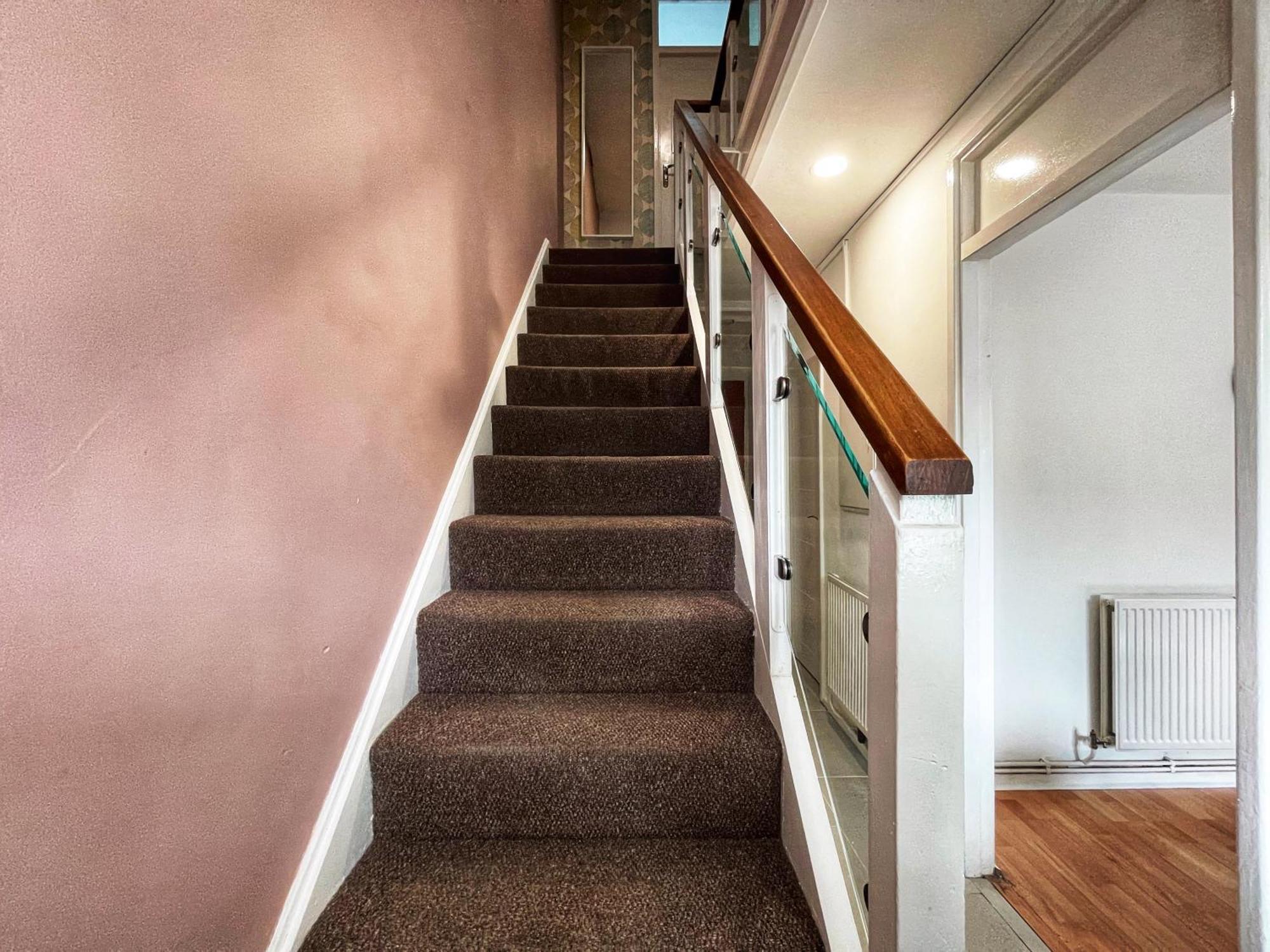 Ethan's Place In Mile End - 2 Double Beds, 1 Bunk Bed, Max 6, Spacious, Ideal For Families London