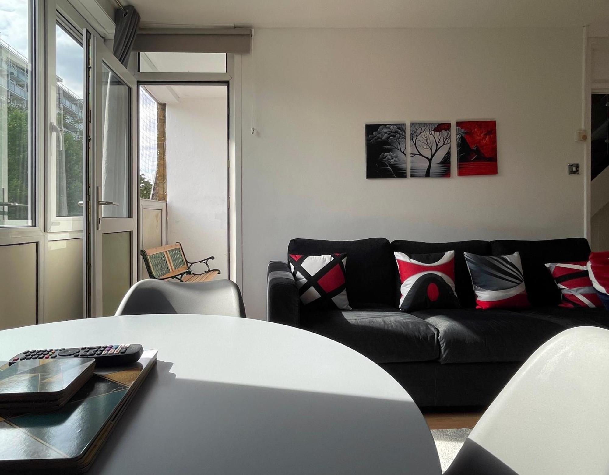 Ethan's Place In Mile End - 2 Double Beds, 1 Bunk Bed, Max 6, Spacious, Ideal For Families * London