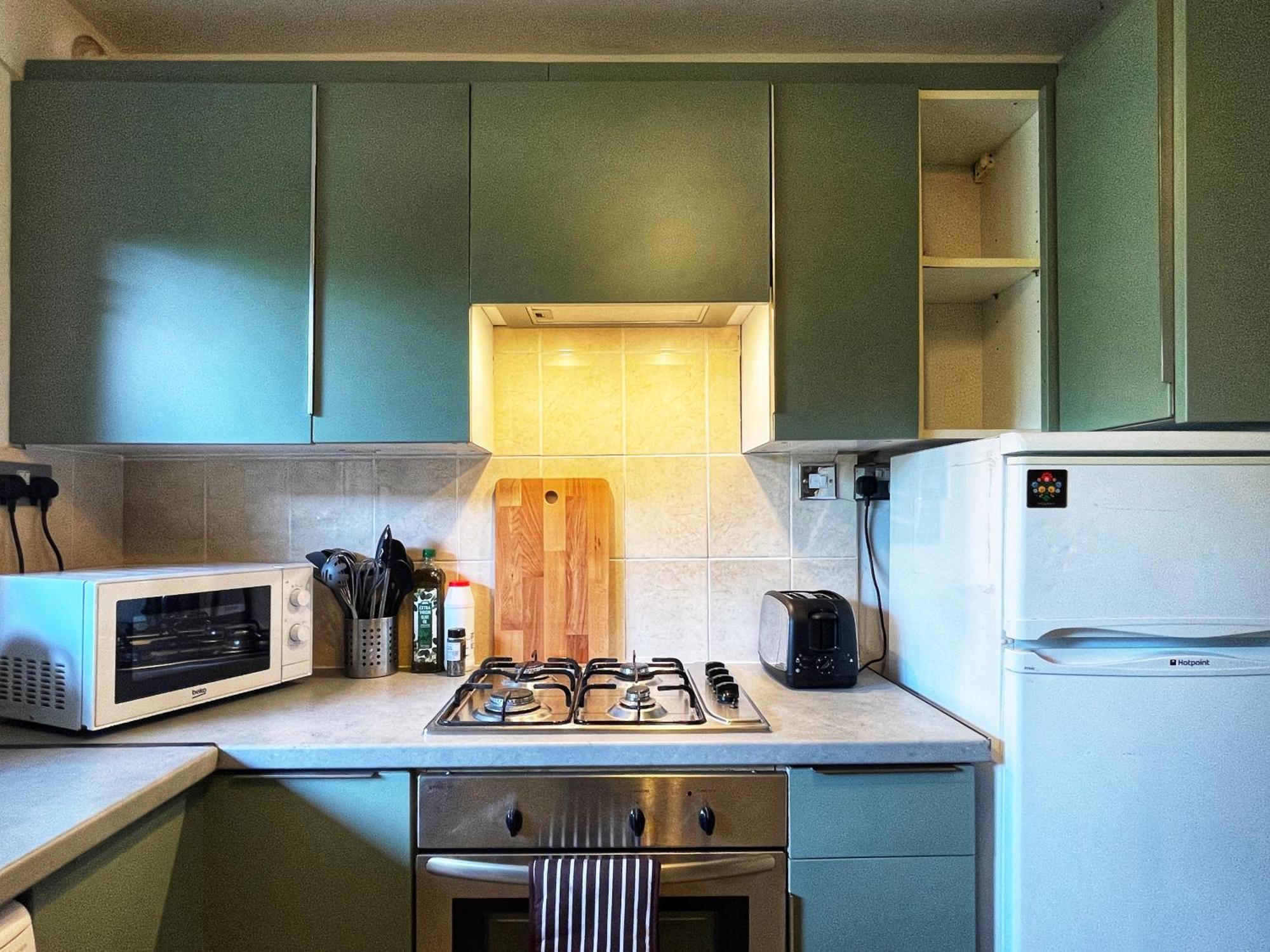 Ethan's Place In Mile End - 2 Double Beds, 1 Bunk Bed, Max 6, Spacious, Ideal For Families
