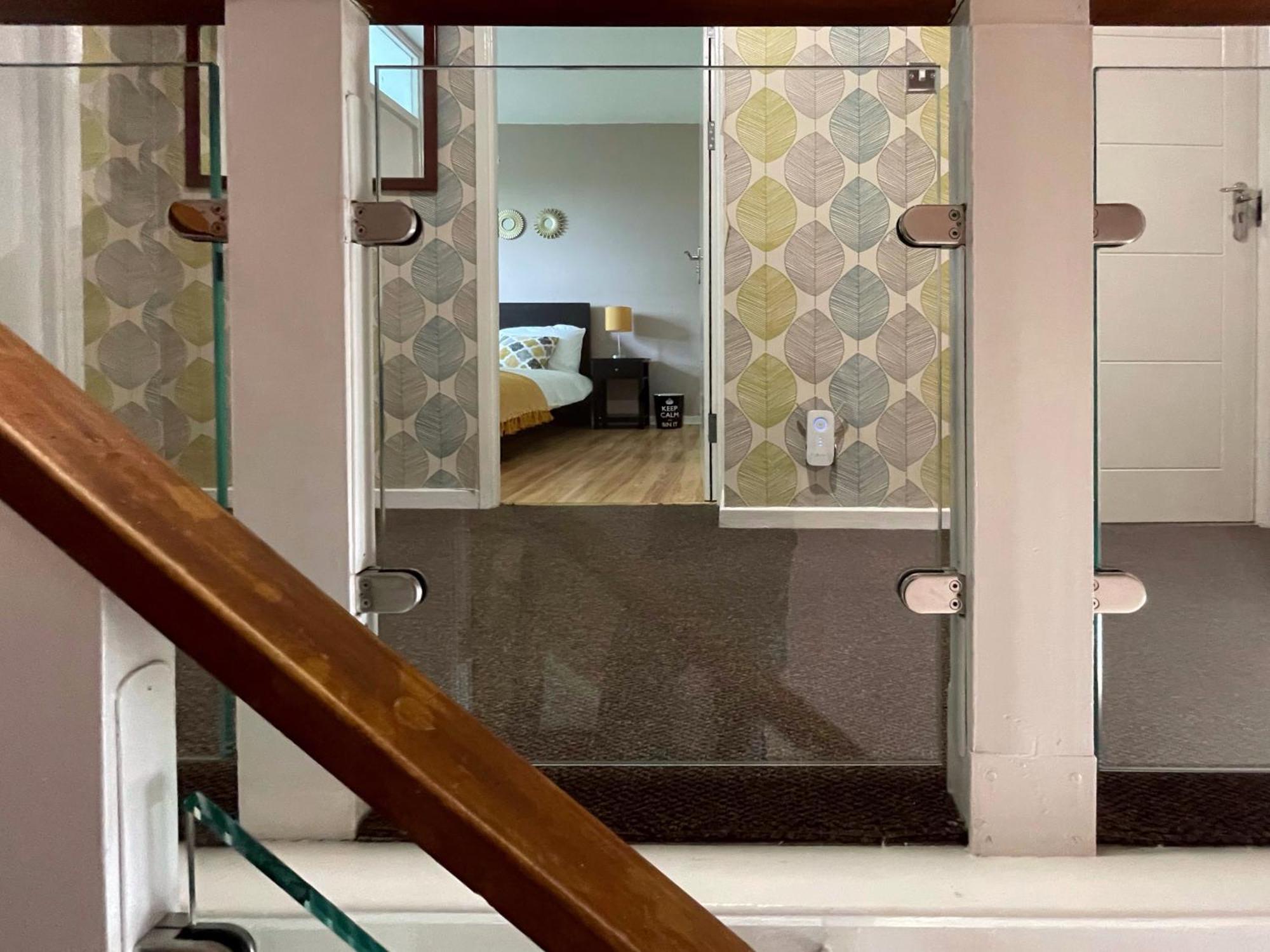 Ethan's Place In Mile End - 2 Double Beds, 1 Bunk Bed, Max 6, Spacious, Ideal For Families Apartment *