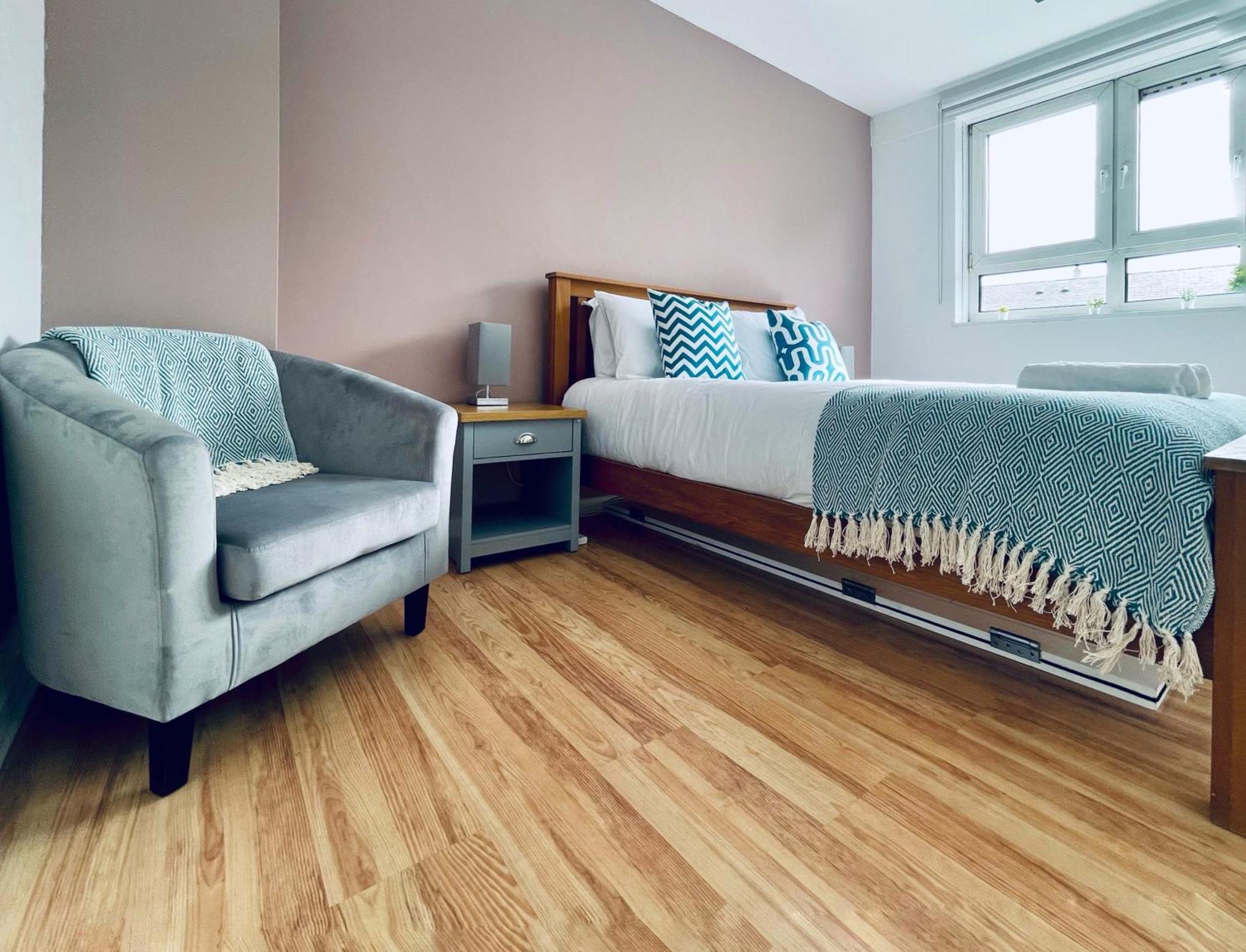 Ethan's Place In Mile End - 2 Double Beds, 1 Bunk Bed, Max 6, Spacious, Ideal For Families
