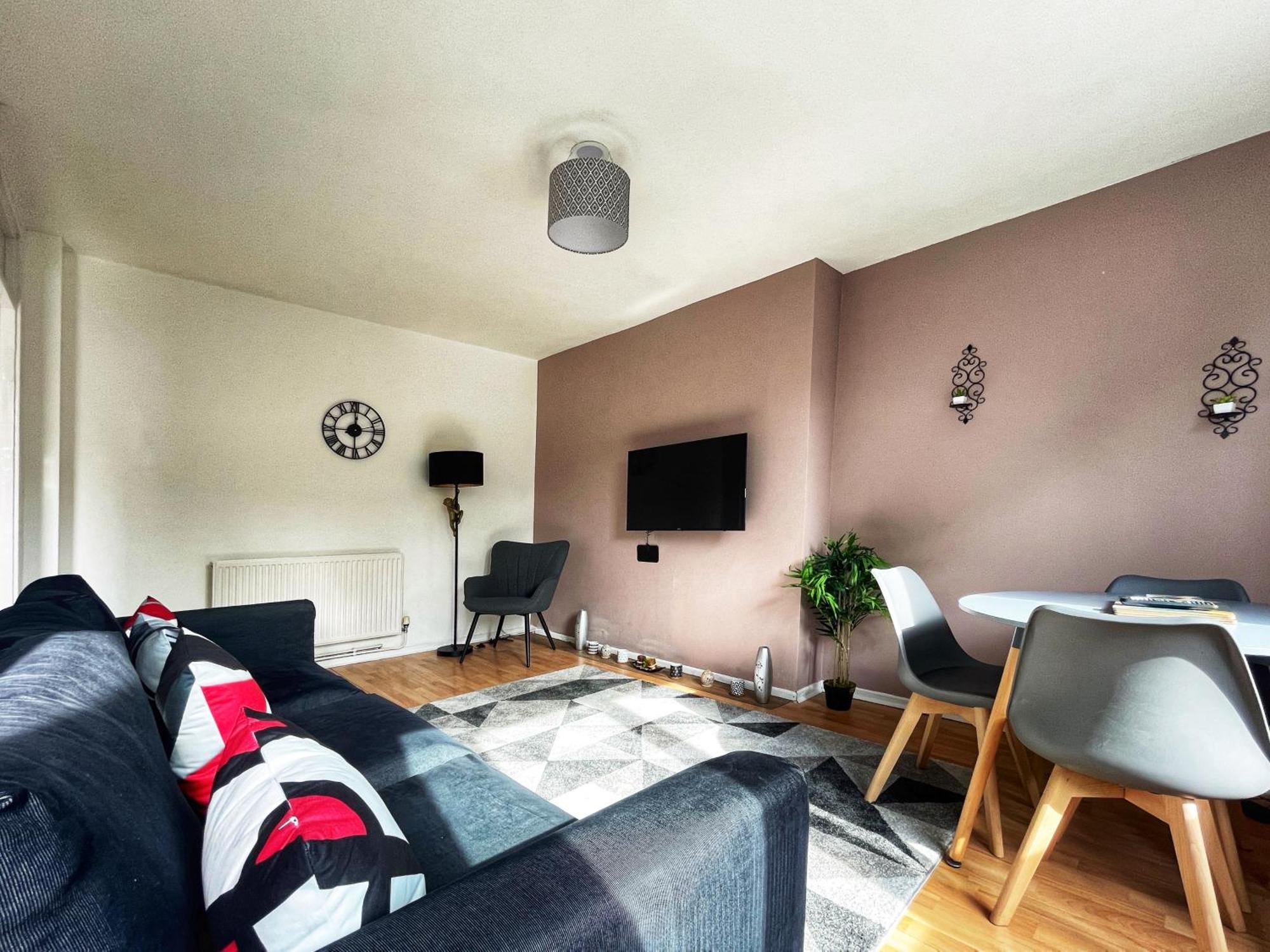 Ethan's Place In Mile End - 2 Double Beds, 1 Bunk Bed, Max 6, Spacious, Ideal For Families