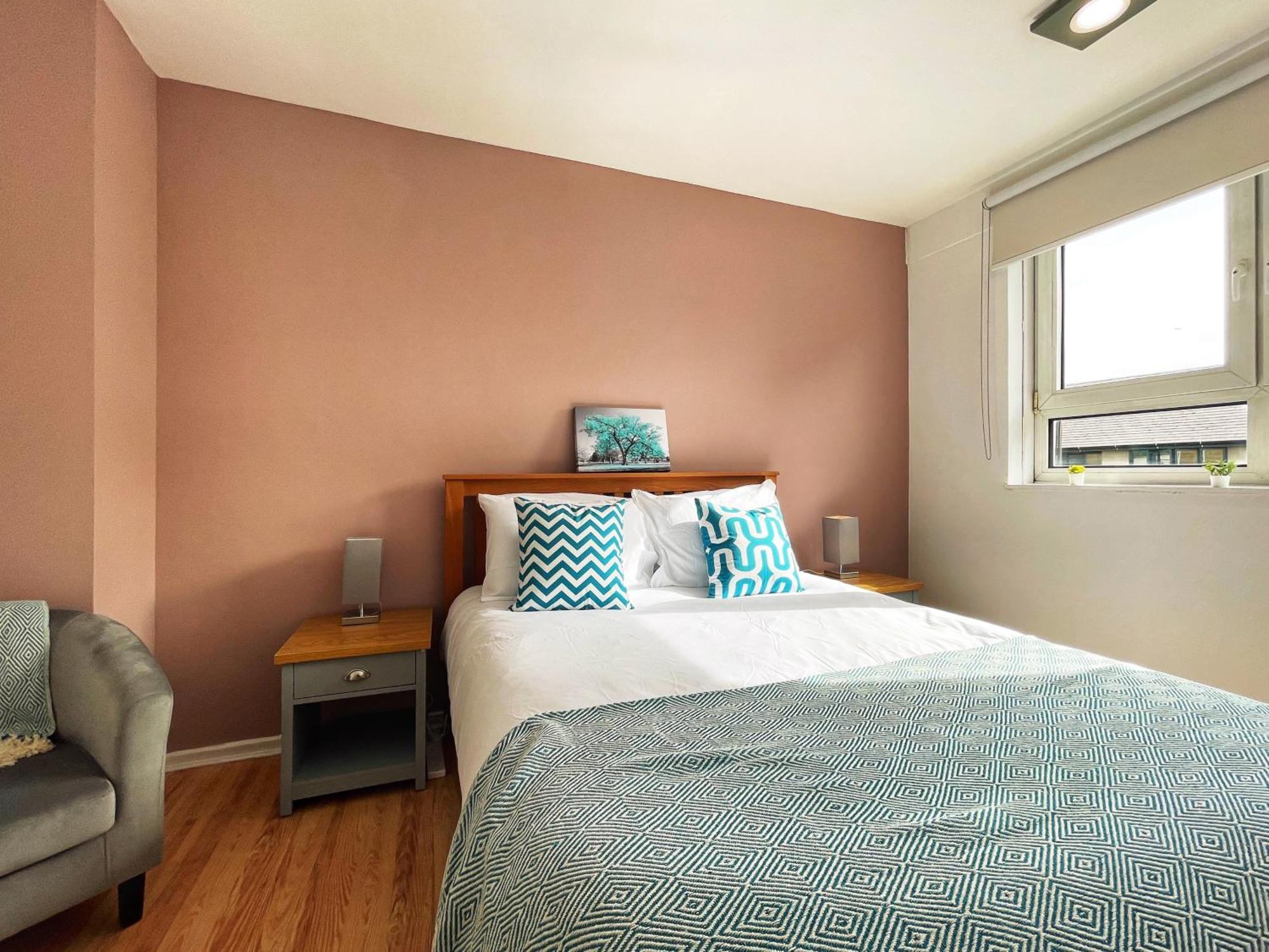 Ethan's Place In Mile End - 2 Double Beds, 1 Bunk Bed, Max 6, Spacious, Ideal For Families Apartment London