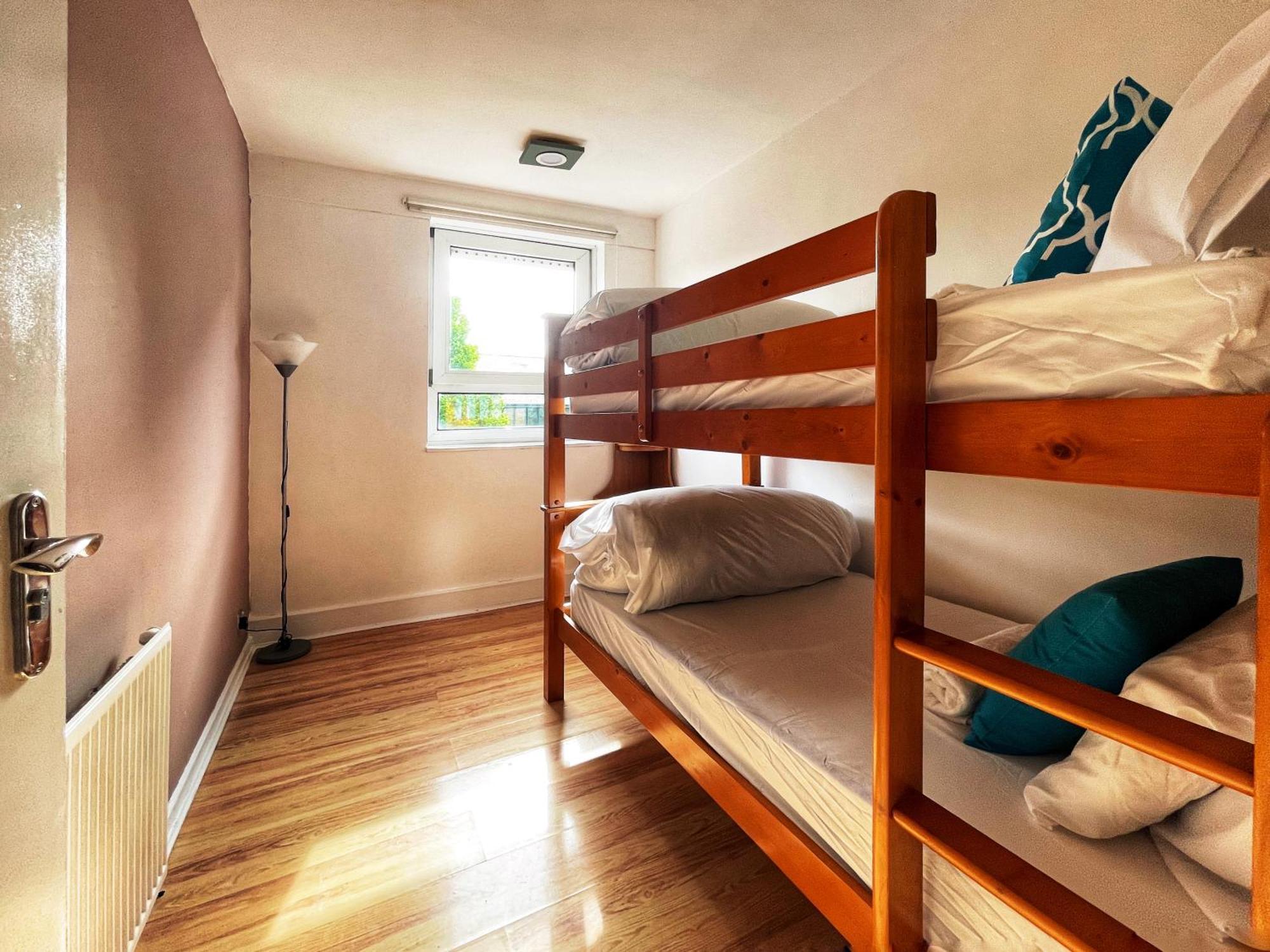 Ethan's Place In Mile End - 2 Double Beds, 1 Bunk Bed, Max 6, Spacious, Ideal For Families * London