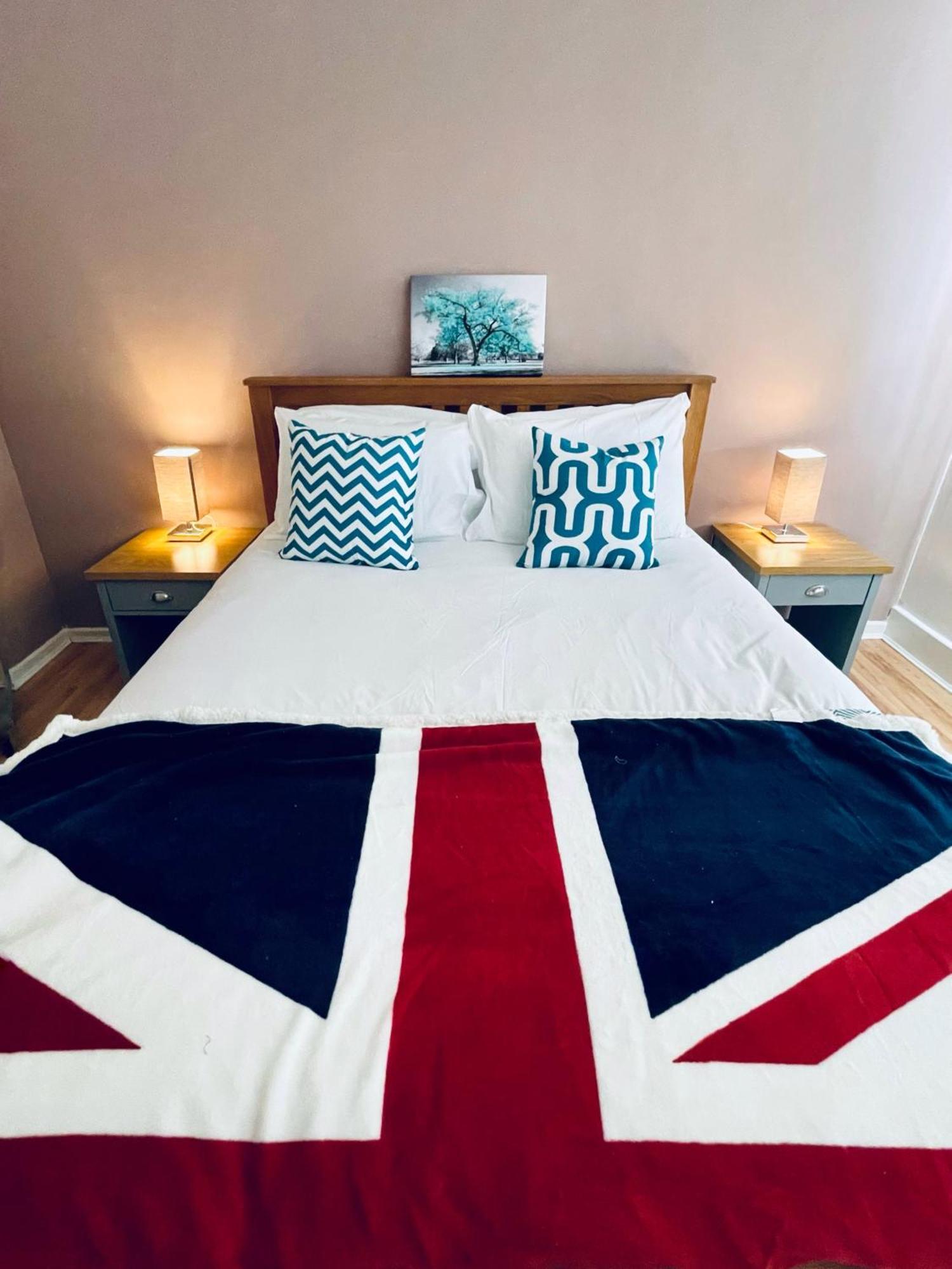 Ethan's Place In Mile End - 2 Double Beds, 1 Bunk Bed, Max 6, Spacious, Ideal For Families London