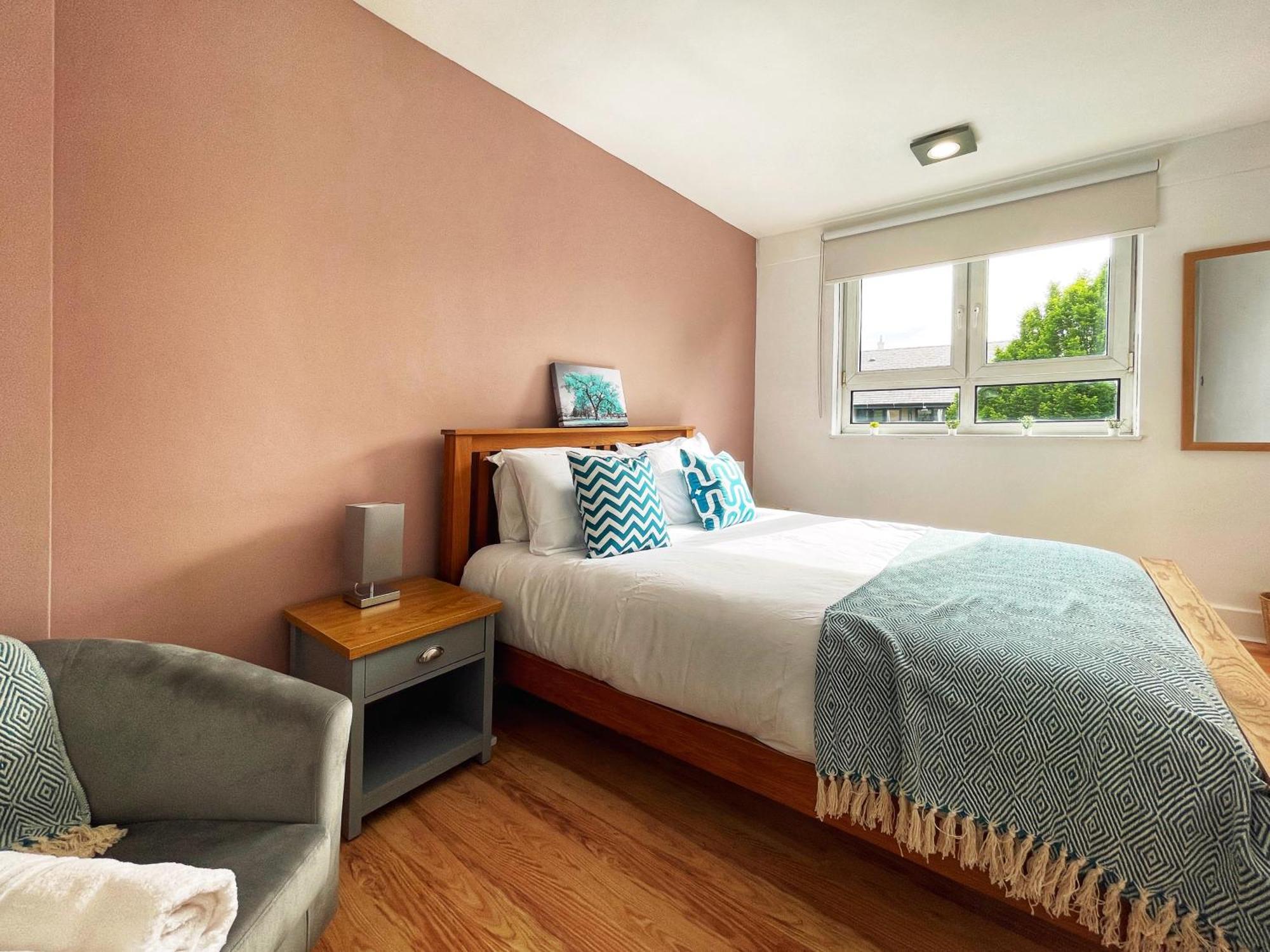 Apartment Ethan's Place In Mile End - 2 Double Beds, 1 Bunk Bed, Max 6, Spacious, Ideal For Families London