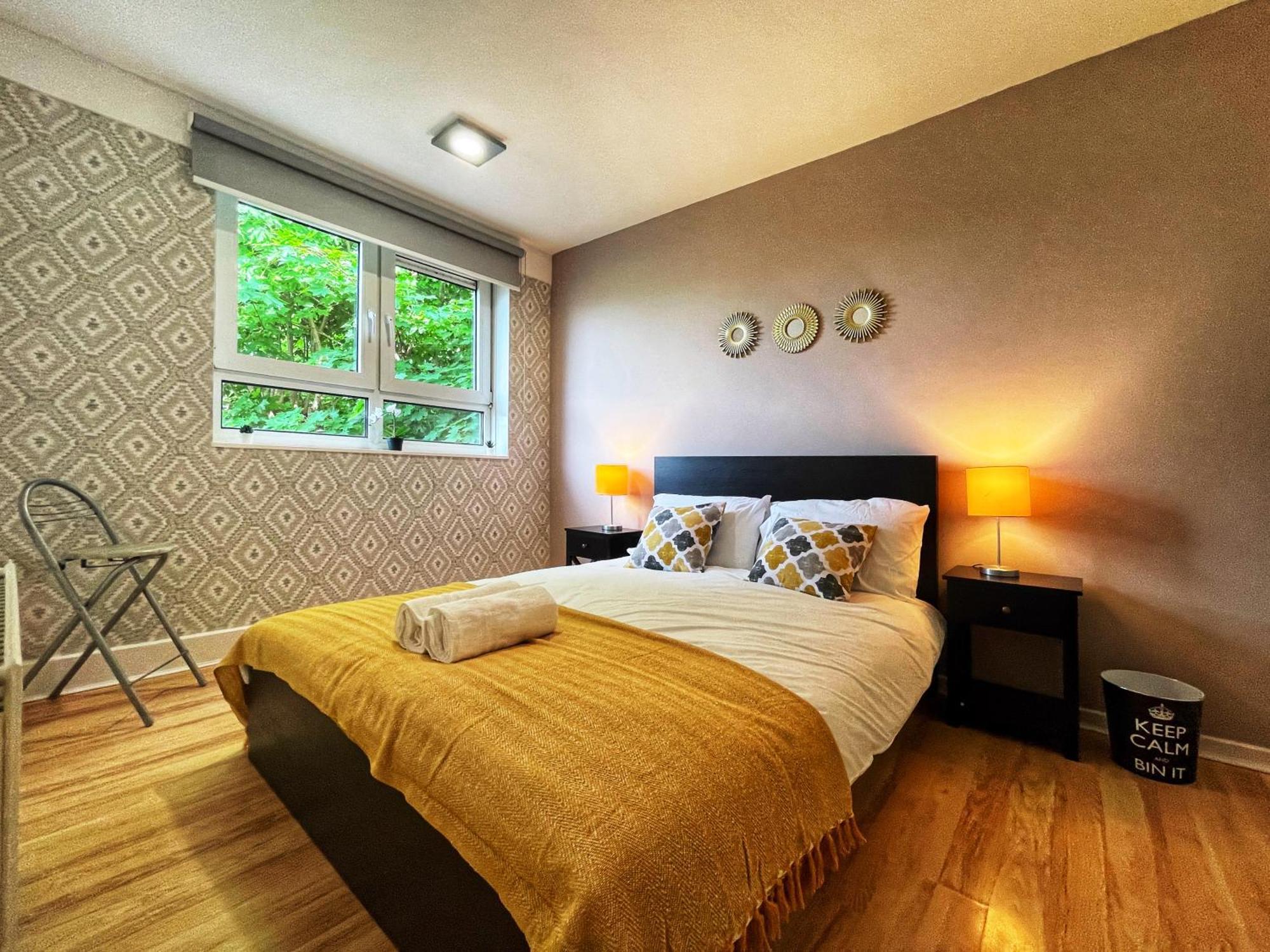 Ethan's Place In Mile End - 2 Double Beds, 1 Bunk Bed, Max 6, Spacious, Ideal For Families Apartment *